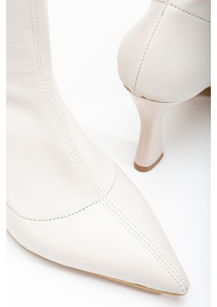 Kadın Bej Cilt Bilekli Orta Boy Topuklu Bot fırsatları