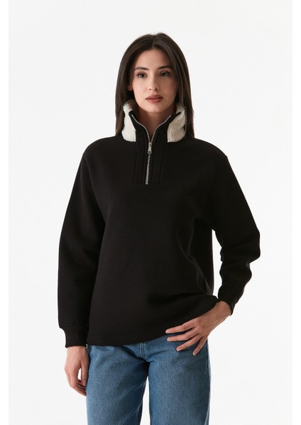 Basic Yakası Peluş Detaylı Beli Stoperli Sweatshirt