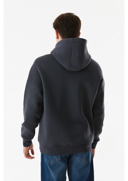 Kabartma Baskılı Kapüşonlu Kanguru Cepli Sweatshirt indirimleri