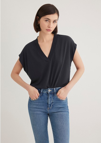 Lux Touch TENCEL TM V Yaka Siyah Modal Tişört 1612250-900
