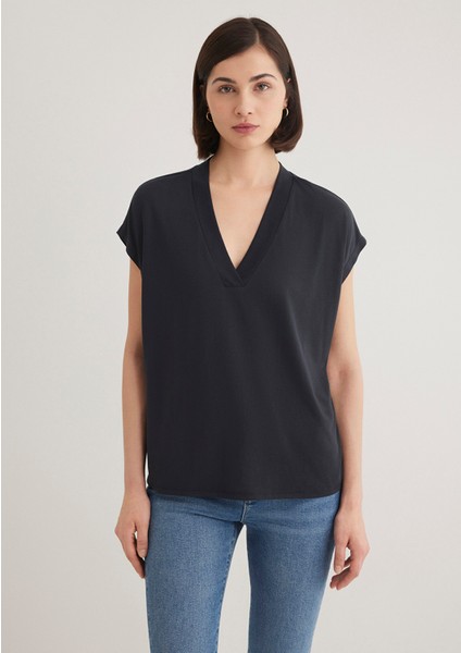 Lux Touch TENCEL TM V Yaka Siyah Modal Tişört 1612250-900