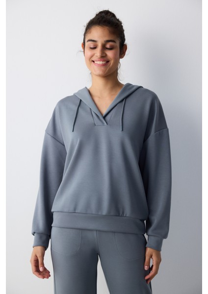 Gri V Yaka Kapüşonlu Silky Touch Sweatshirt