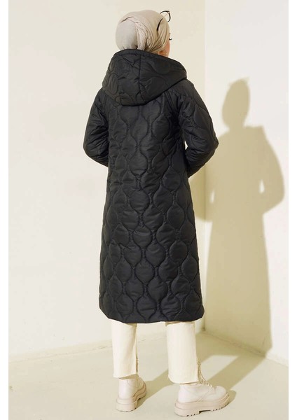 Kadın Siyah Kapüşonlu Kapitone Uzun Şişme Mont HZL24W-BD151771 fırsatları