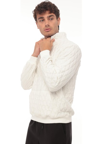 Beyaz Kapitone Detaylı Yarım Fermuarlı Regular Fit Sweatshirt- 2326