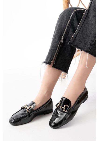 Siyah Rugan Toka Aksesuarlı Günlük Kadın Babet fiyatları