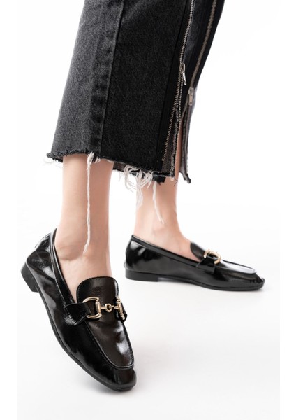 Siyah Rugan Toka Aksesuarlı Günlük Kadın Babet modelleri