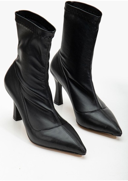Kadın Siyah Cilt Bilekli Orta Boy Topuklu Bot fiyatları