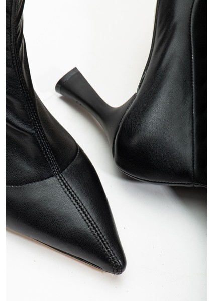 Kadın Siyah Cilt Bilekli Orta Boy Topuklu Bot fırsatları