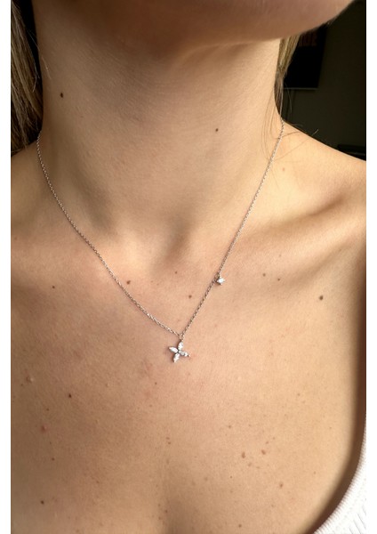 925 Ayar Rodyum Kaplamalı Zirkon Taşlı , Çiçek Tasarımı Gümüş Kolye