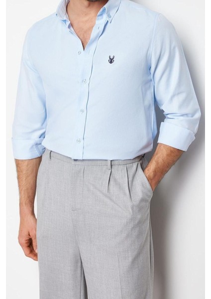 Erkek Moda Kısa Kol Dokuma Açık Mavi Slim Fit Nakışlı Smart Gömlek
