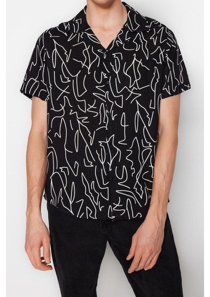 Erkek Moda Kısa Kol Dokuma Siyah Regular Fit Apaş Yaka Kısa Kol Dökümlü Geometrik Yazlık Gömlek