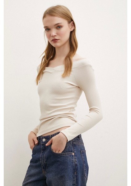 Kayık Yaka Bluz Bej fırsatları