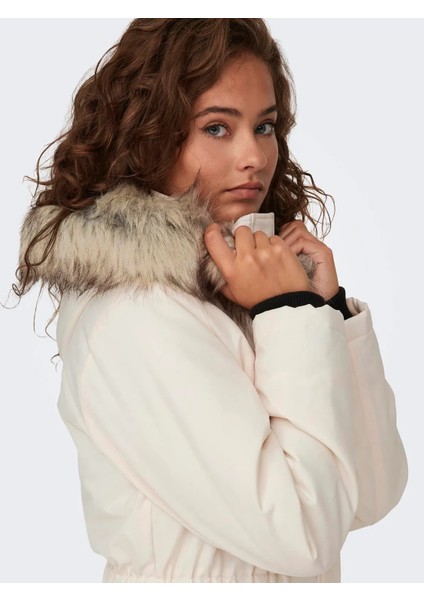 Kadın Kapüşonlu Ekru Parka Mont - 15304625 fiyatları