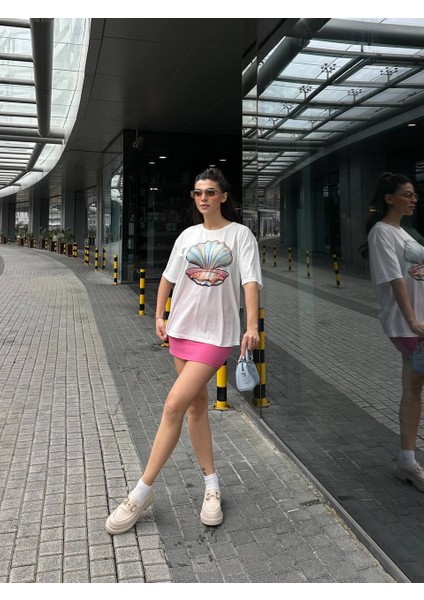 Istiridye Baskılı Inci Detaylı T-Shirt Ekru modelleri