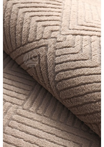 Halı Kahverengi Pramit Desenli Kaymaz Oval Kesme Yolluk Kilim modelleri