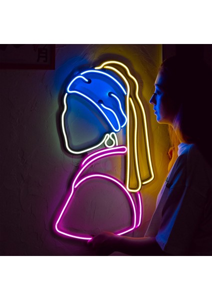 Meisje Neon Duvar Süsü - Vermeer'in Ikonik Eseri | Şık Metal Üzerine Neon LED Tabela | 38 cm x 65 cm