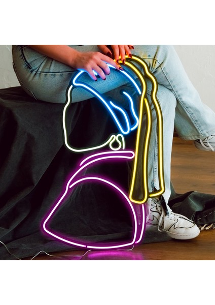 Meisje Neon Duvar Süsü - Vermeer'in Ikonik Eseri | Şık Metal Üzerine Neon LED Tabela | 38 cm x 65 cm