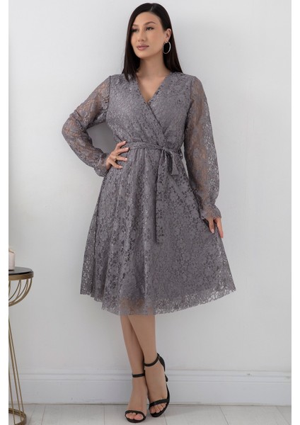 Kruvaze Yaka Kuşaklı Midiboy Dantel Abiye Elbise 13453 modelleri