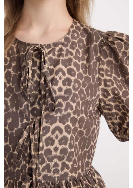 Regular Fit Yuvarlak Yaka Leopar Desenli Önden Bağlamalı Poplin Kısa Kollu Bluz E2670AX24AU
