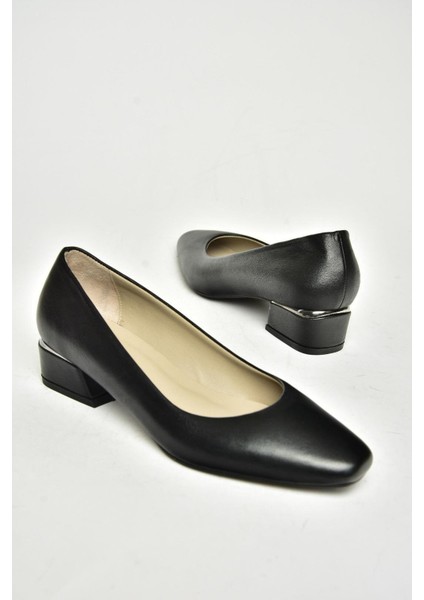 T908000703 Siyah Hakiki Deri Kadın Topuklu Ayakkabı