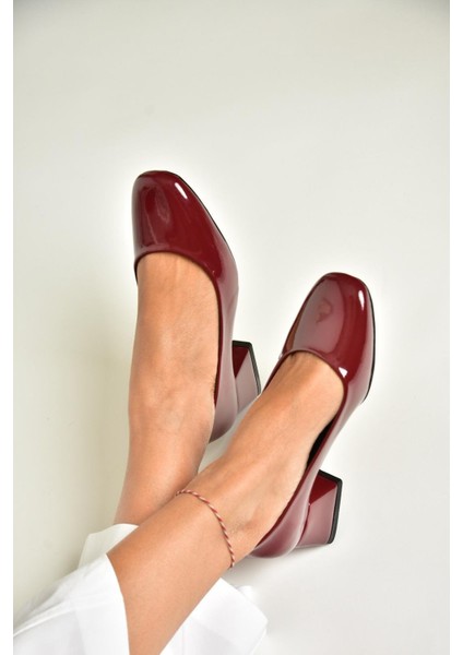 T752827008 Bordo Rugan Alçak Topuklu Kadın Ayakkabı fiyatları