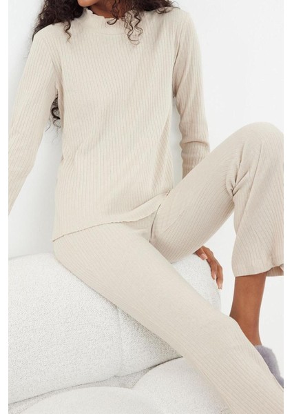 Kadın Polyester Yarım Balıkçı Yaka Uzun Kol Baby Overlok Detaylı Dik Yaka Fitilli Örme Pijama Takımı