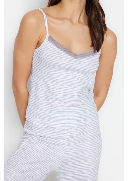 Kadın Pamuklu V Yaka Askılı Kol Pamuklu Çizgili Dantel Detaylı Ip Askılı Örme Pijama Takımı