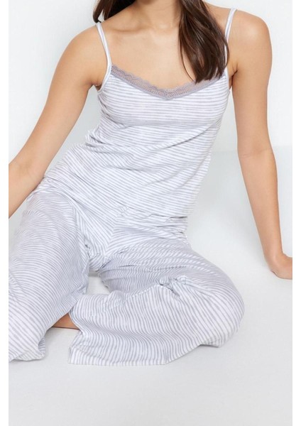 Kadın Pamuklu V Yaka Askılı Kol Pamuklu Çizgili Dantel Detaylı Ip Askılı Örme Pijama Takımı