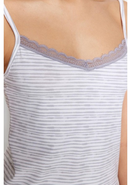 Kadın Pamuklu V Yaka Askılı Kol Pamuklu Çizgili Dantel Detaylı Ip Askılı Örme Pijama Takımı