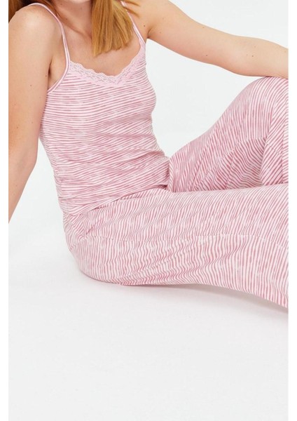 Kadın Pamuklu V Yaka Askılı Kol Pamuklu Çizgili Dantel Detaylı Ip Askılı Örme Pijama Takımı