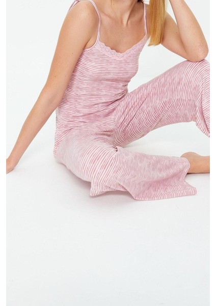Kadın Pamuklu V Yaka Askılı Kol Pamuklu Çizgili Dantel Detaylı Ip Askılı Örme Pijama Takımı