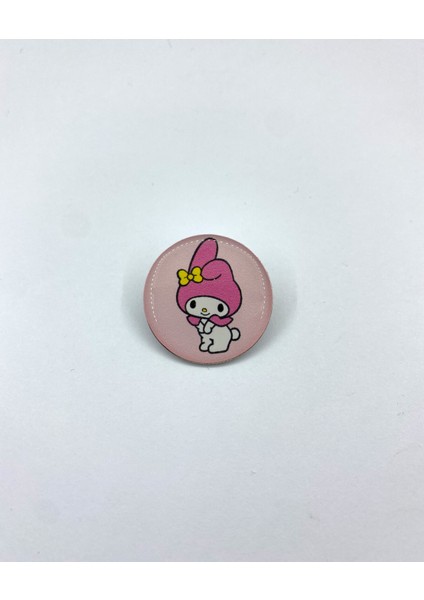 Hello Kitty, Kuromi, Melody ve Cinnamoroll Temalı Parlak Baskılı 4'lü Metal Rozet Seti