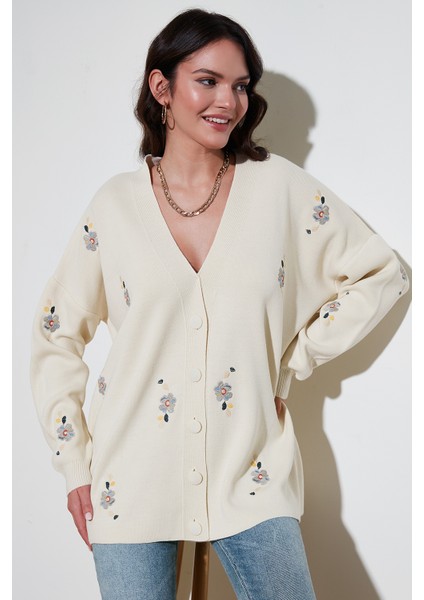 Çiçek Işlemeli Oversize Fit V Yaka Düğmeli Hırka Bayan Hırka 4616191 fiyatları