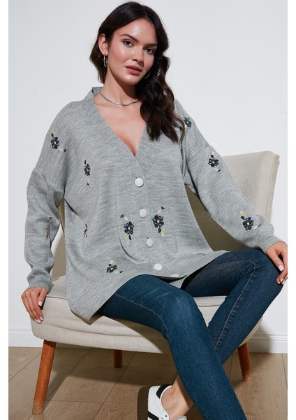 Çiçek Işlemeli Oversize Fit V Yaka Düğmeli Hırka Bayan Hırka 4616191