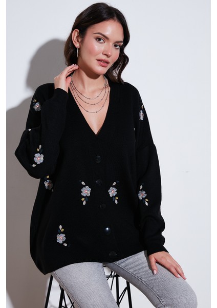 Çiçek Işlemeli Oversize Fit V Yaka Düğmeli Hırka Bayan Hırka 4616191
