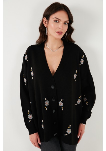 Çiçek Işlemeli Oversize Fit V Yaka Düğmeli Hırka Bayan Hırka 4616191 indirimleri