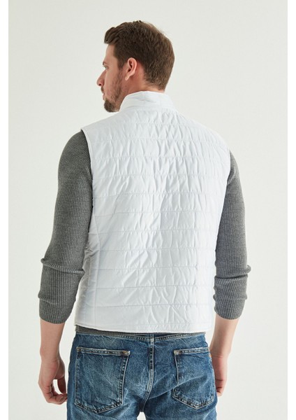 Regular Fit Beyaz Dik Yaka Elyaf Dolgulu Mevsimlik Fermuarlı Yelek Mont 7HF07ORT42611 fırsatları
