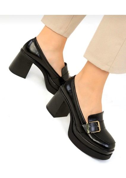 Kadın Siyah Rugan Toka Detaylı Kare Burun Kalın Topuklu Ayakkabı fırsatları