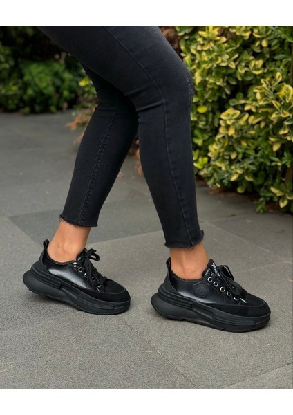Kadın Siyah Bağcıklı Ortopedik Tabanlı Çok Hafif Sneaker modelleri