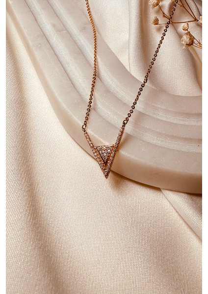 Xuping Prizm Tasarım Üçgen Zirkon Taşlı Rose Gold Renk Kadın Zincir Kolye fırsatları