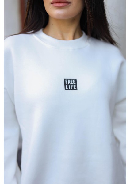 Kadın Beyaz Free Life Baskılı 0 Sıfır Yaka Oversize Salaş Bol Kesim Polar Sweatshirt