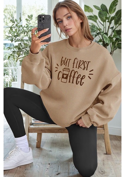 Kadın Camel But First Coffee Baskılı 0 Sıfır Yaka Oversize Salaş Bol Kesim Polar Sweatshirt