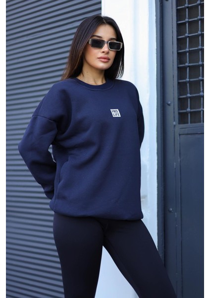 Kadın Lacivert Free Life Baskılı 0 Sıfır Yaka Oversize Salaş Bol Kesim Polar Sweatshirt