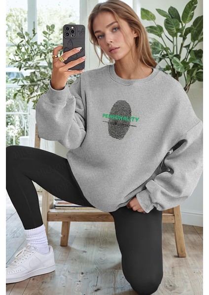 Kadın Gri Personality Baskılı 0 Sıfır Yaka Oversize Salaş Bol Kesim Polar Sweatshirt