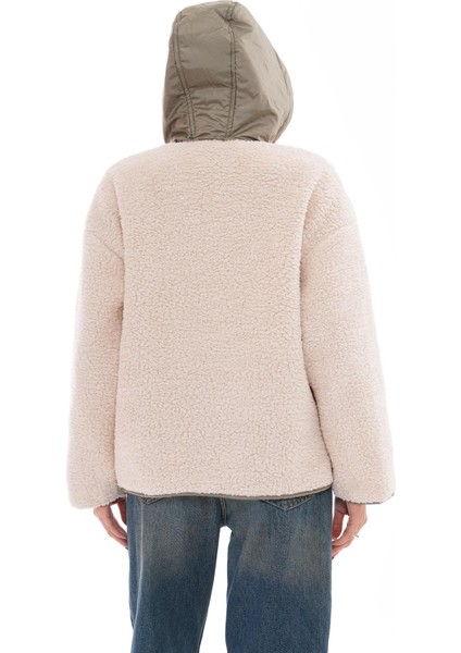 Kadın Kapüşonlu Cebi Kapitoneli Peluş Detaylı Çıtçıt Kapamalı Mont 245108 - indirimleri