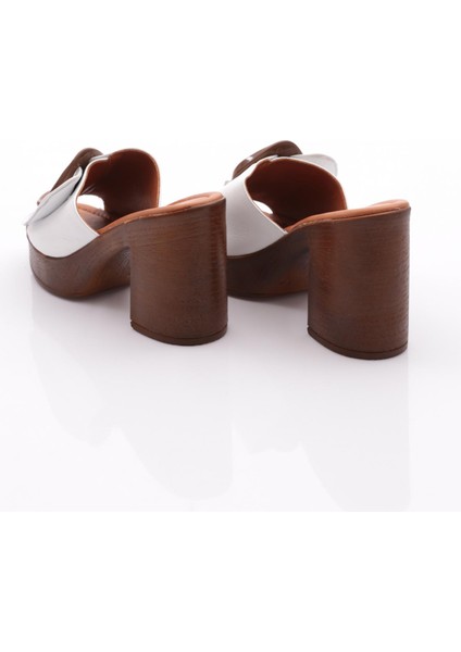 Kadın Platform Topuklu Terlik Beyaz Renk Konforlu Kullanım için Tasarlandı modelleri