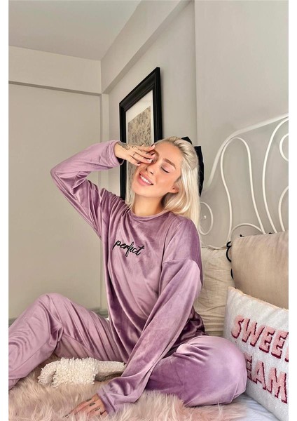 Lila Perfect Desenli Exclusive Kadife Kadın Pijama Takımı modelleri