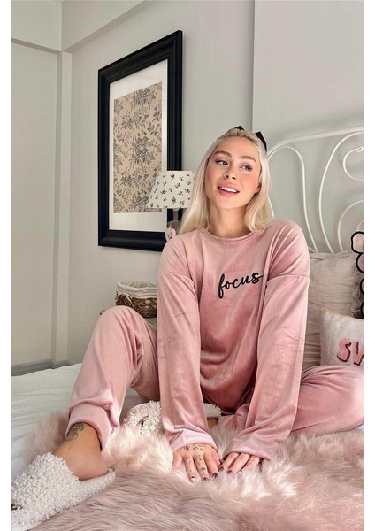 Pudra Focus Desenli Exclusive Kadife Kadın Pijama Takımı fiyatları