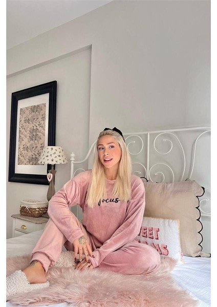 Pudra Focus Desenli Exclusive Kadife Kadın Pijama Takımı modelleri
