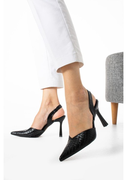 Kadın Siyah Sade Ve Göz Alıcı Tasarımlı Topuklu Ayakkabı modelleri